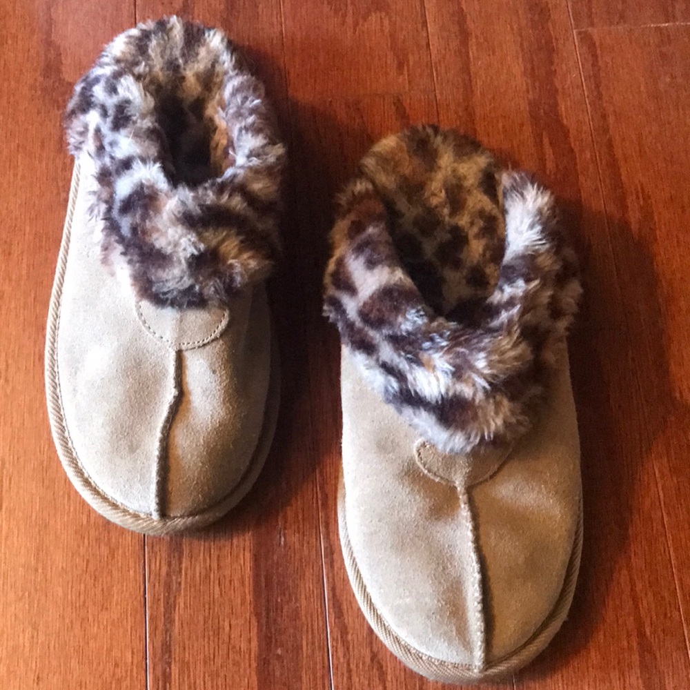 Kids Suede SlipOns 😀.  Size 4-5